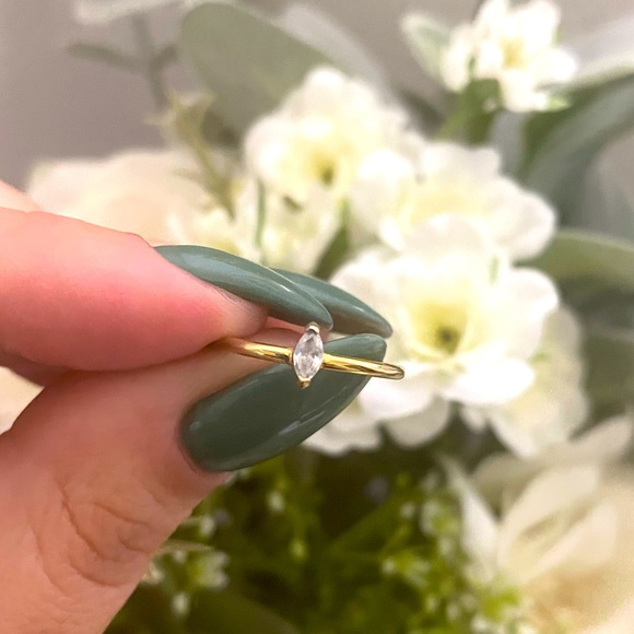 Gold marquise ring - Picture 1 of 6